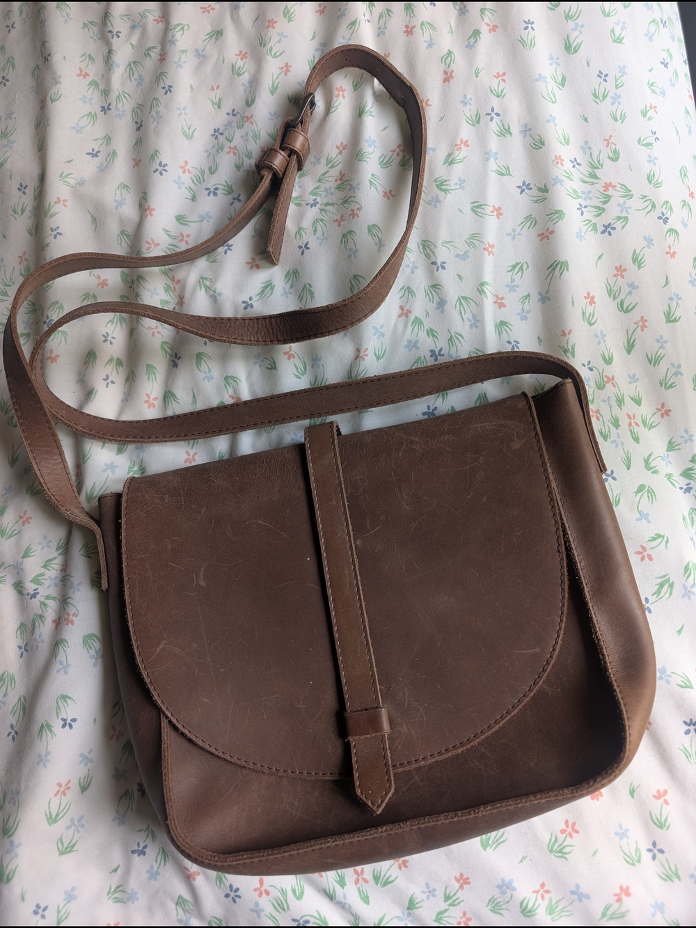 Classic Brown Leather Crossbody Bag - Timeless Everyday Style